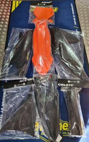 I-Plastics plastic kit ( incl voorvork beschermers ) Zwart / Oranje KTM SX 125/150/250/300 2023-2024 & SX-F 250/350/450 2023-2024