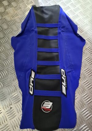 BUD zadelovertrek Zwart / Blauw met Blauwe lijnen Yamaha YZ 250F 2014-2023 & YZ 450F 2014-2022 & WR 250F 2015-2022 & WR 450F 2016-2022 & Fantic XXF/XEF 250/450 2022- ( voorstuk tankcover niet inbegrepen )