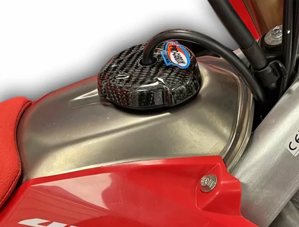 Pro Carbon tankdop cover Honda CRF 450R 2021-2025 & CRF 250R 2022-2025 - Afbeelding 2