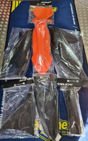 I-Plastics plastic kit ( incl voorvork beschermers ) Zwart / Oranje KTM SX 125/150/250/300 2023- & SX-F 250/350/450 2023- ( model 2023 )
